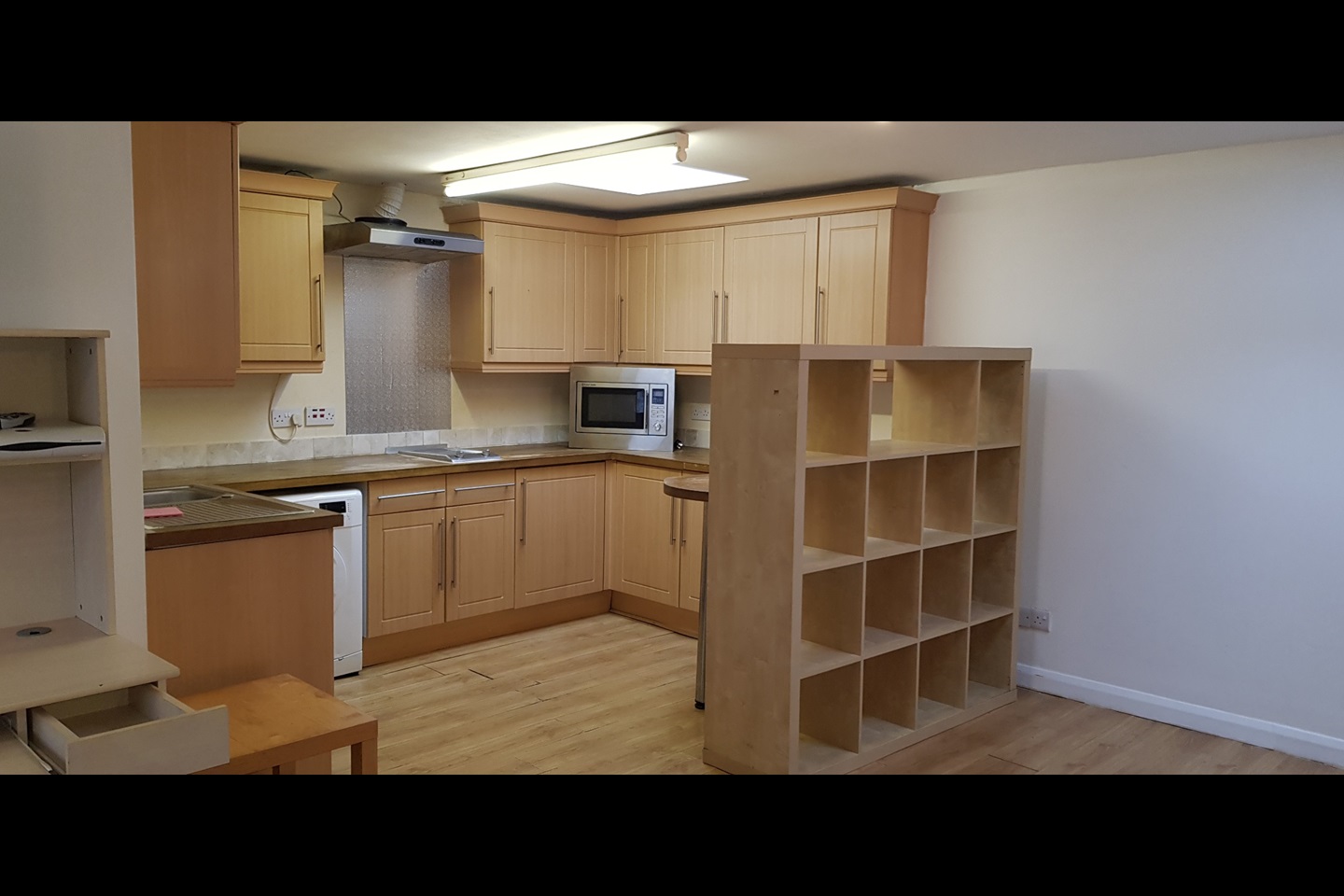 Romford Studio Flat, Hickman Road, RM6 To Rent Now for £1,200.00 p/m