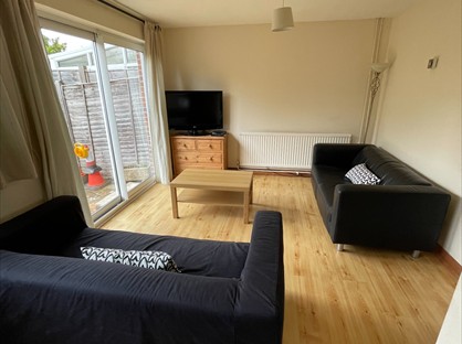 4 Bed Terraced House, Charles Avenue, PO19