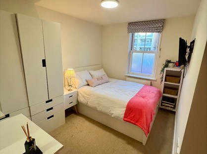 Room in a Shared Flat, Raynes Park, SW20