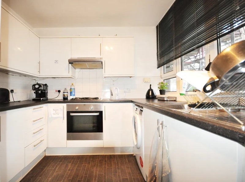 London Room in a Shared House, Macroom House, W9 To Rent Now for £