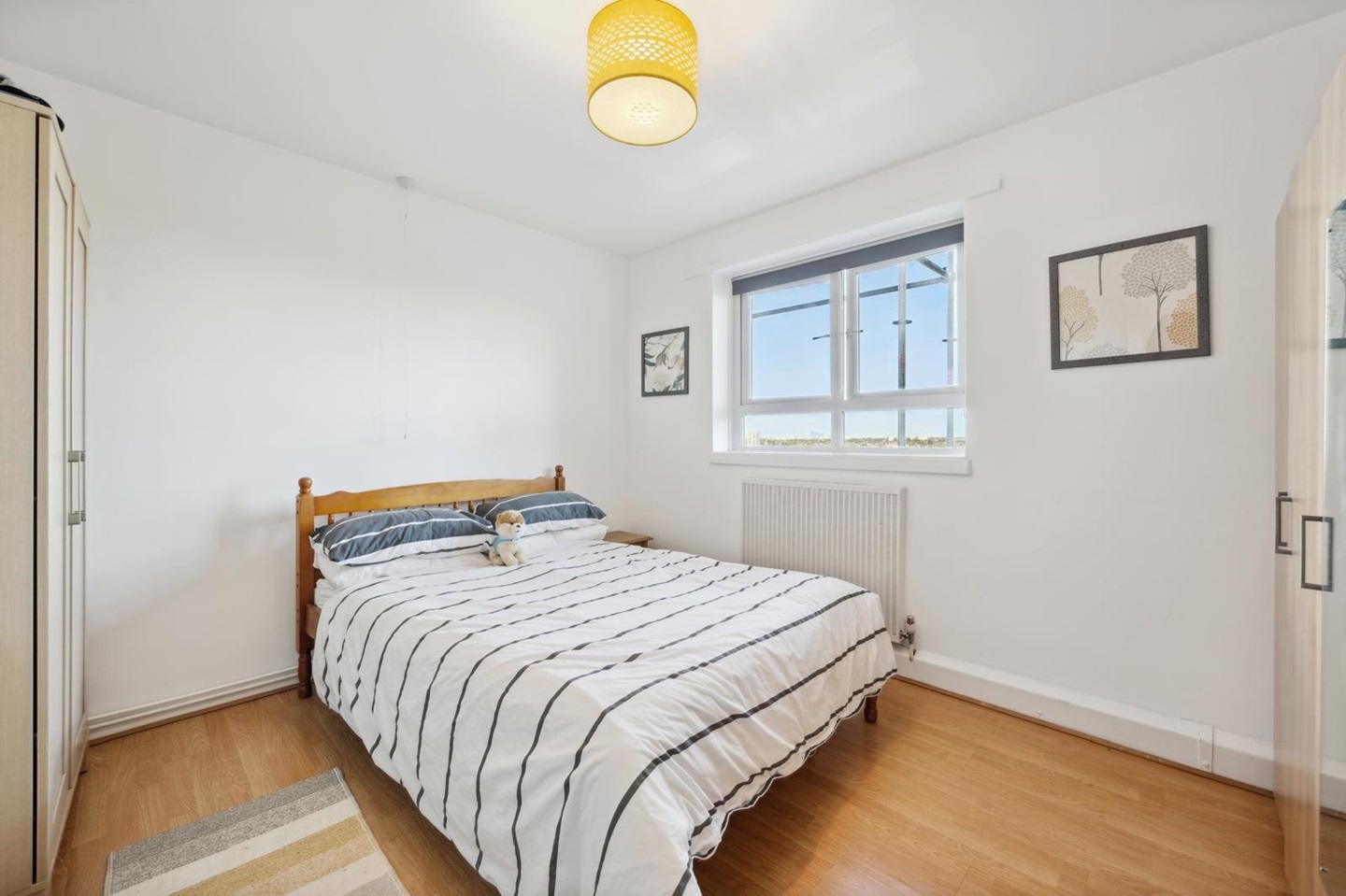 London Room in a Shared Flat, Urmston Drive, SW19 To Rent Now for £975.00 p/m