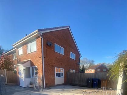 1 Bed Semi-Detached House, Croft Bank, PR1