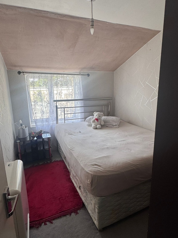 2 Bed Flat, Two Mile Hill Road, BS15 photo 4