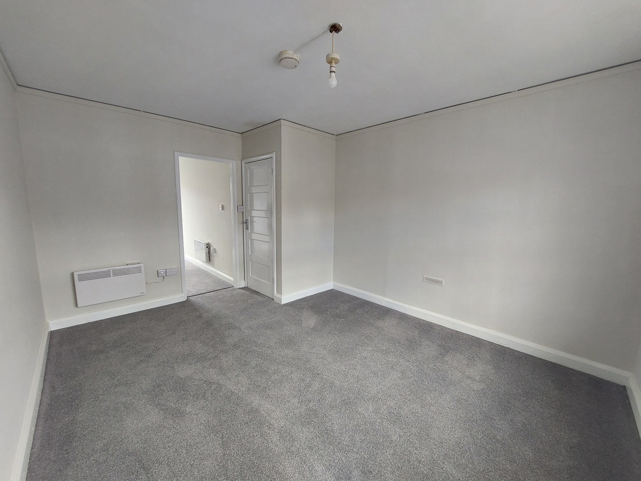 High 2 Bed Flat, Crendon Street, HP13 To Rent Now for £