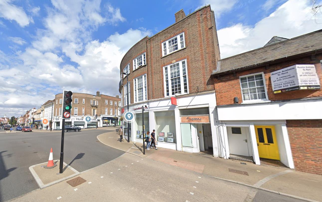 High 2 Bed Flat, Crendon Street, HP13 To Rent Now for £