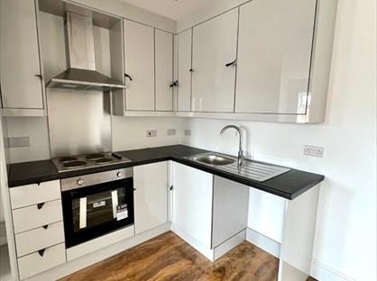 1 Bed Flat, High Street, TW3