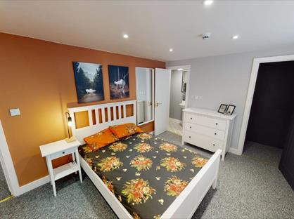 Room in a Shared House, Oak Road, M7