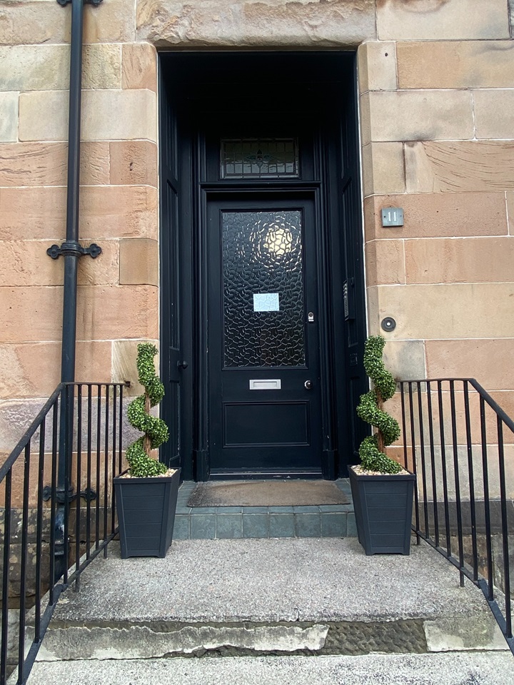 Glasgow Studio Flat, Cathkin Road, G42 To Rent Now for £750.00 p/m