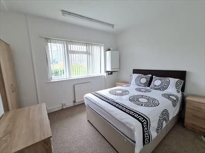Room in a Shared House, Chertsey Lane, TW18
