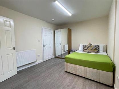 1 Bed Flat, Strattondale Street, E14