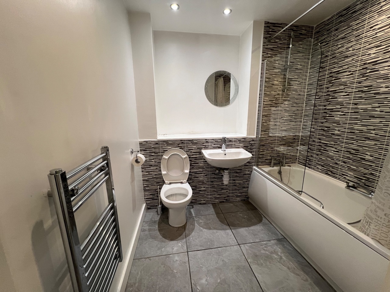 Manchester 2 Bed Flat, Droylsden, M43 To Rent Now for £1,000.00 p/m