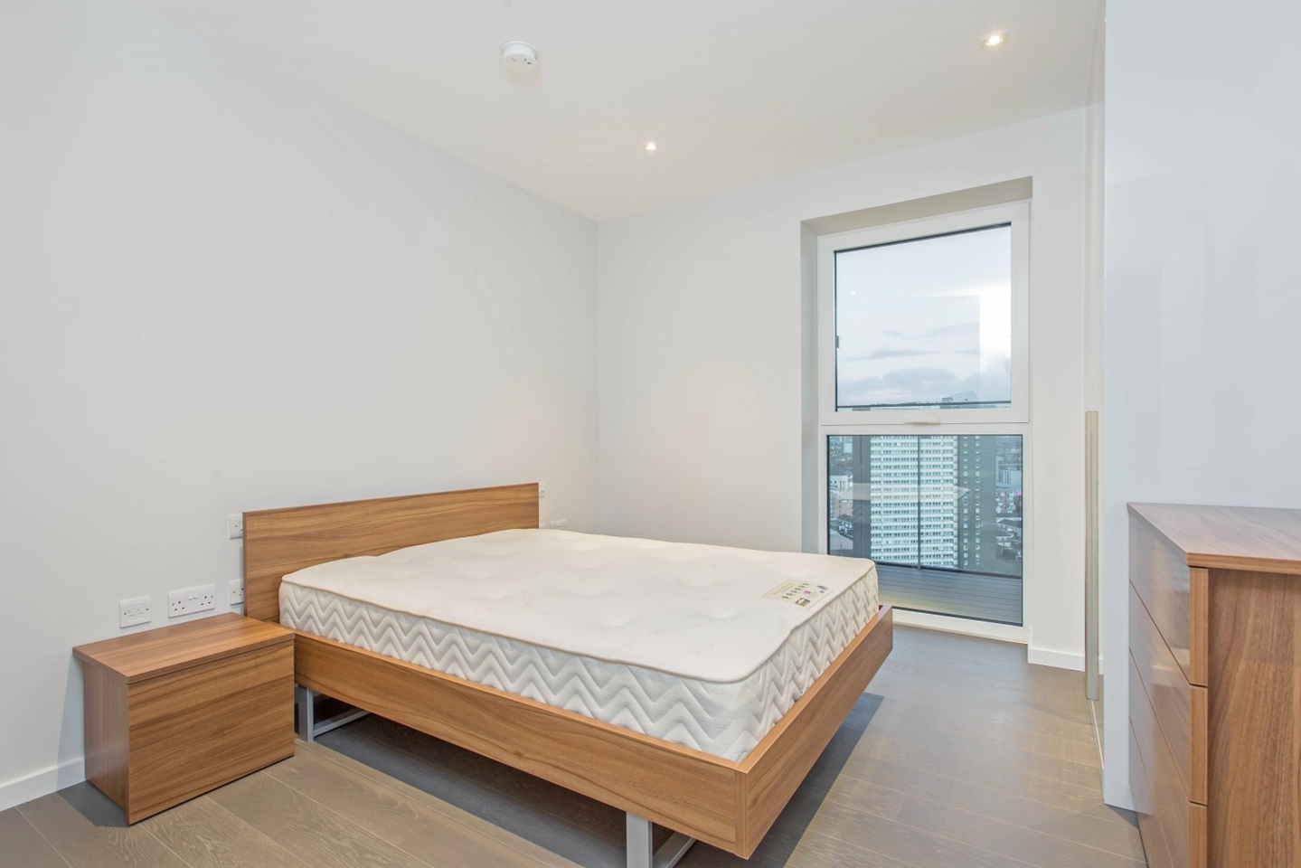 London 1 Bed Flat, Glasshouse Gardens, E20 To Rent Now for £2,188.