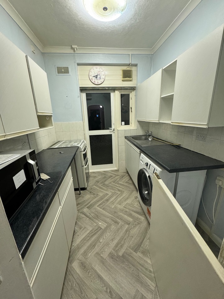 Ilford 3 Bed Terraced House, Baron Gardens, IG6 To Rent Now for £