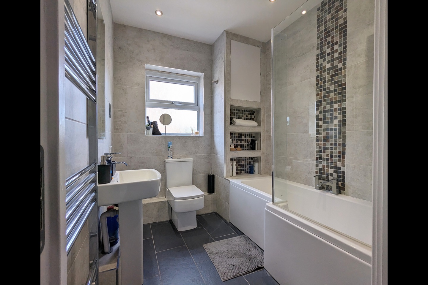 Hemel Hempstead 2 Bed Flat, Adrian Close, HP1 To Rent Now for £