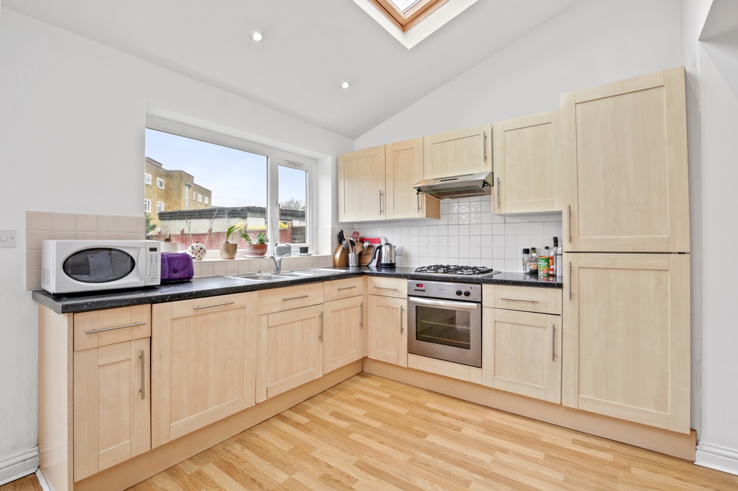 London 4 Bed SemiDetached House, First Avenue, W3 To Rent Now for £3,466.67 p/m
