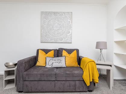 2 Bed Flat, Lark Rise, RH11