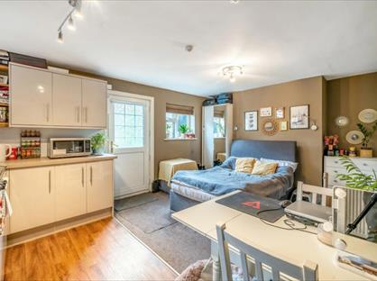 Studio Flat, Stanley Road, OX4