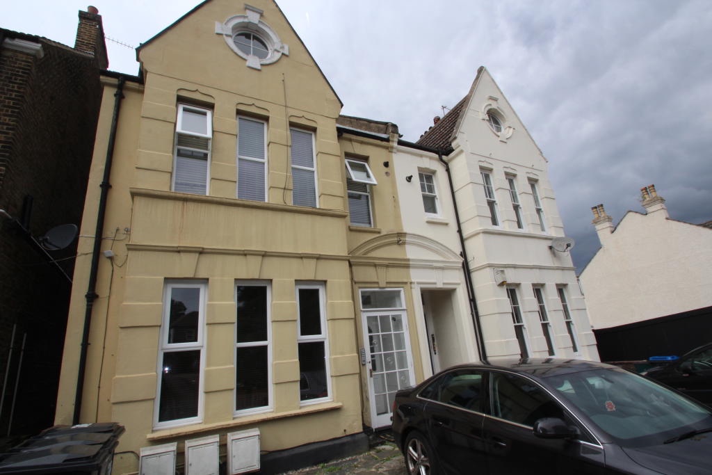 South Croydon 2 Bed Flat, Moreton Road, CR2 To Rent Now for £1,600.