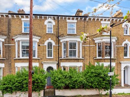 1 Bed Flat, Chantrey Road, SW9