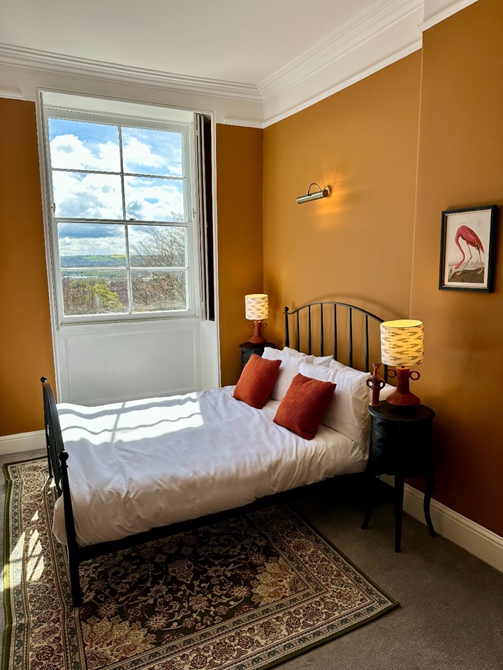 2 Bed Flat, Royal York Crescent, BS8, N1 7GU