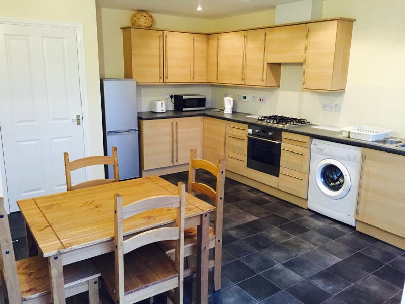 Leeds Studio Flat, Tong Road, LS12 To Rent Now for £750.00 p/m