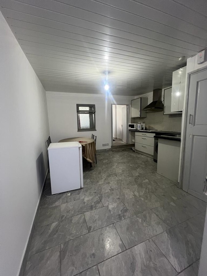 Luton 1 Bed Flat, Dunstable Road, LU4 To Rent Now for £800.00 p/m