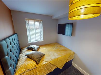 Room in a Shared House, Chorley Road, M27