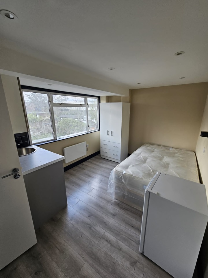 Perivale, Greenford Bedsit, Alperton Lane, UB6 To Rent Now for £