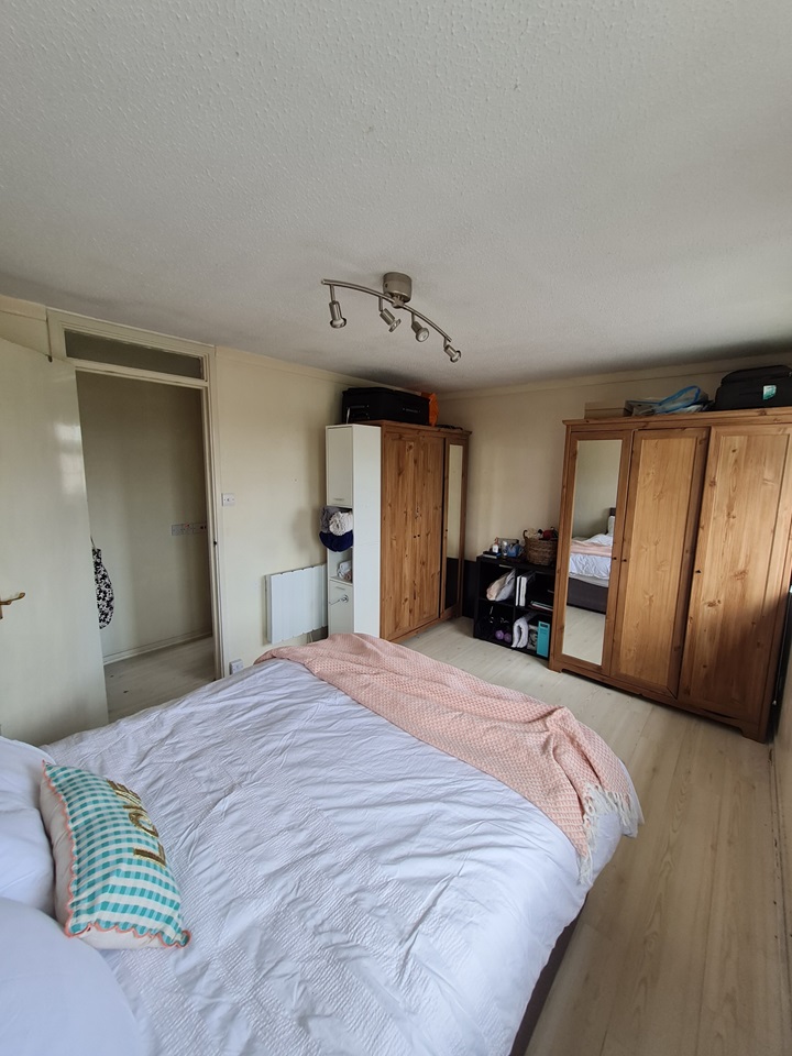 Surbiton 1 Bed Flat, Minstrel Gardens, KT5 To Rent Now for £1,150.