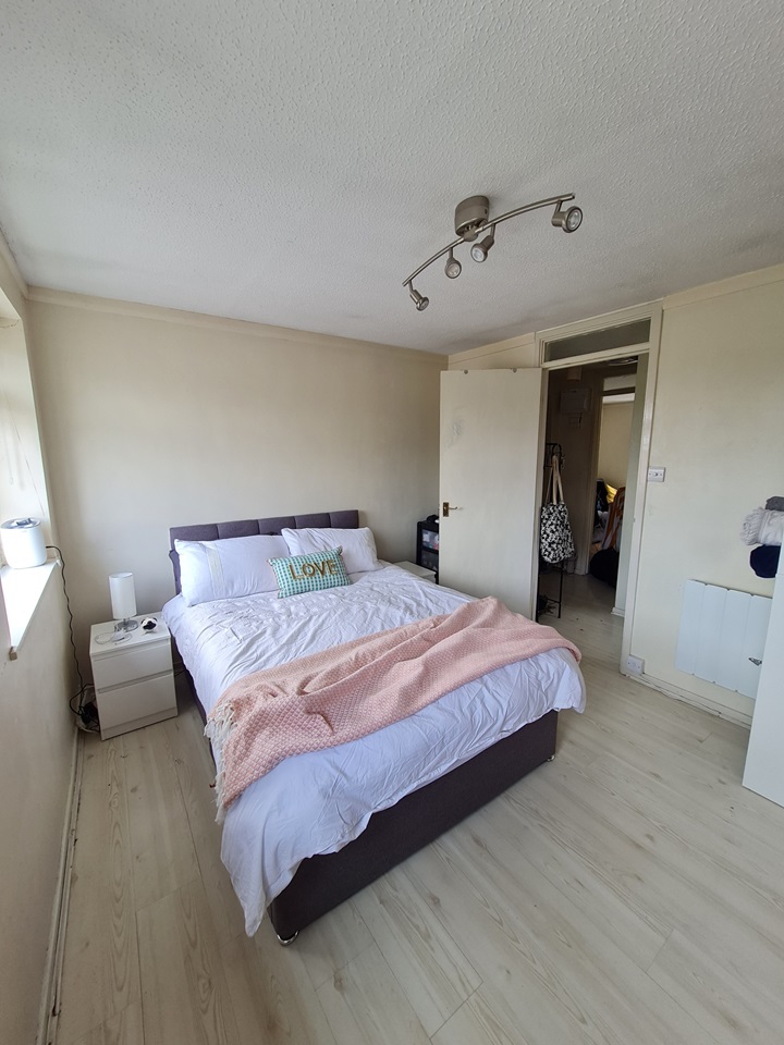 Surbiton 1 Bed Flat, Minstrel Gardens, KT5 To Rent Now for £1,150.