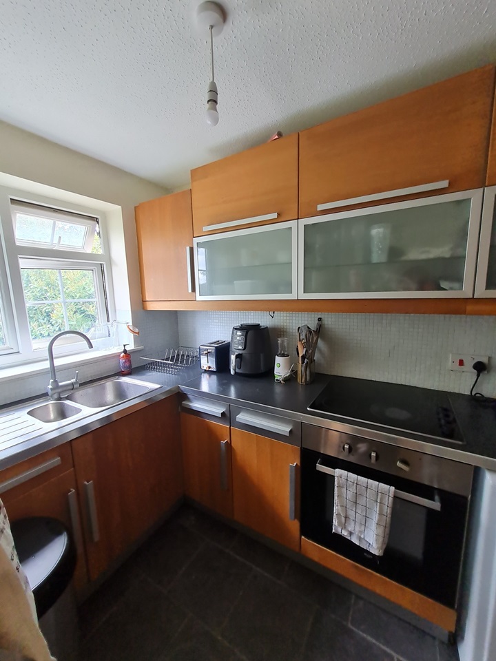 Surbiton 1 Bed Flat, Minstrel Gardens, KT5 To Rent Now for £1,150.