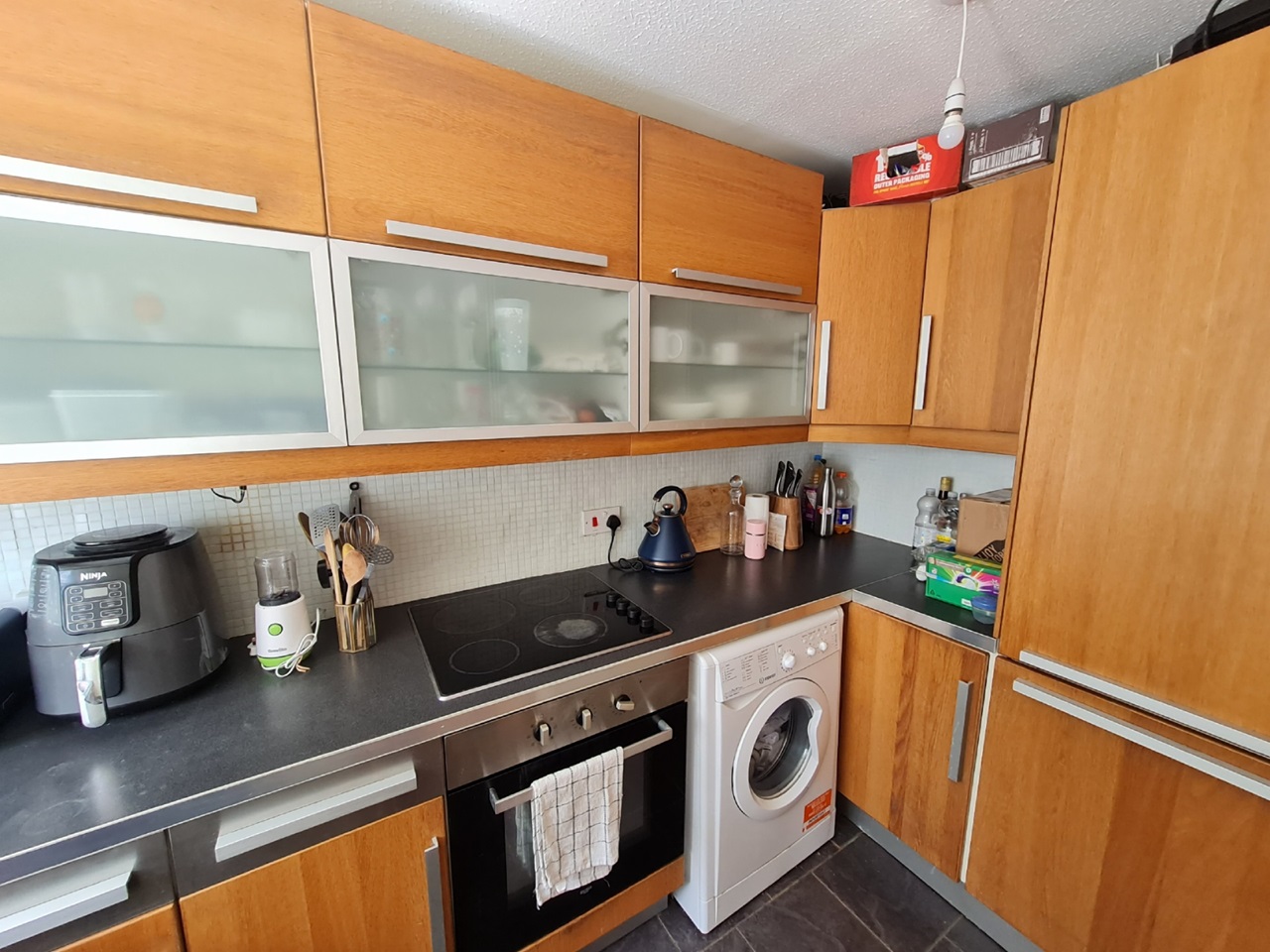 Surbiton 1 Bed Flat, Minstrel Gardens, KT5 To Rent Now for £1,150.