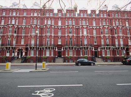 1 Bed Flat, Oxford & Cambridge Mansions, NW1