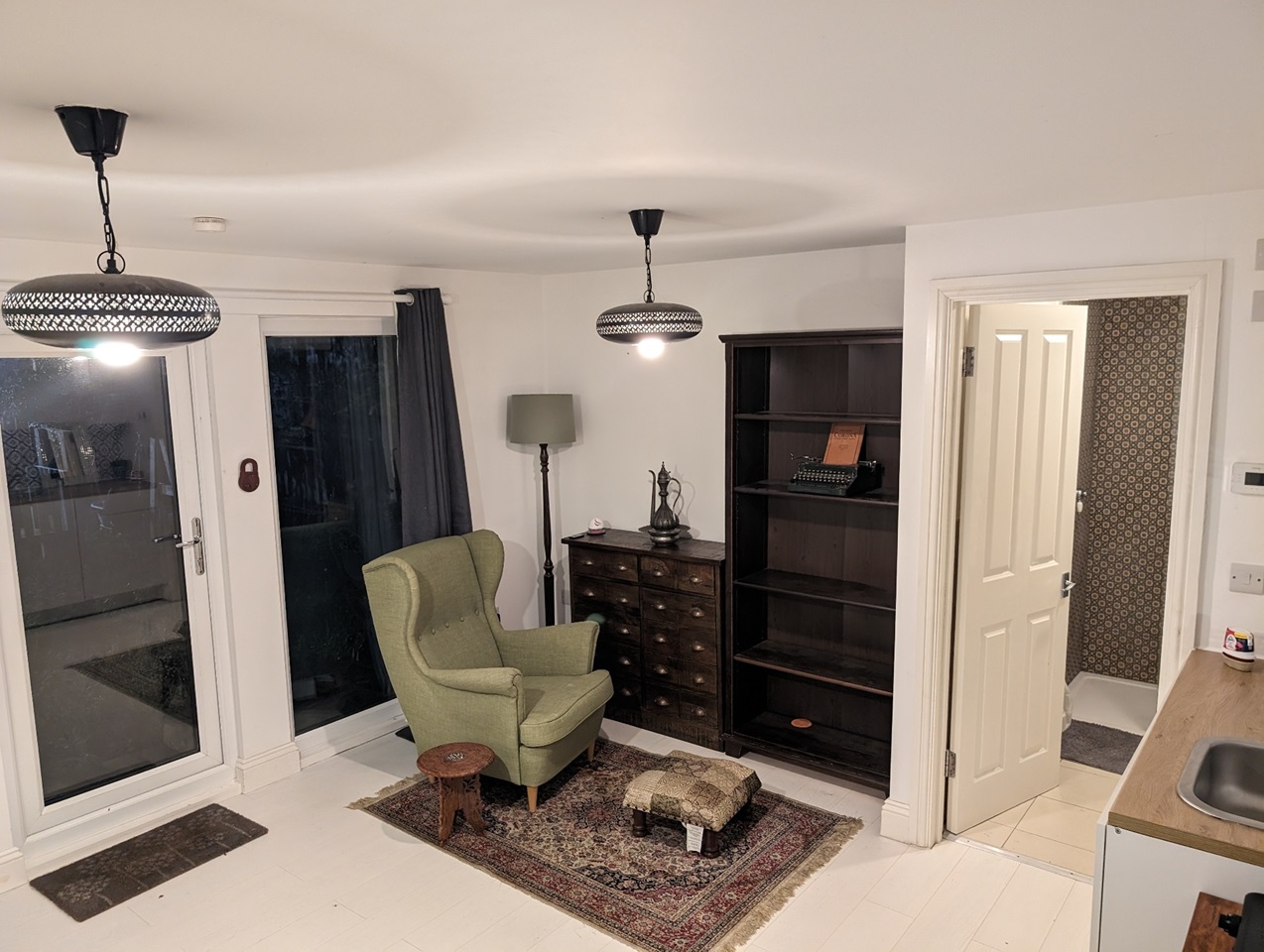 London Studio Flat, Woodford Green, IG8 To Rent Now for £1,000.00 p/m