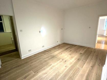 3 Bed Flat, Iverna Court, W8