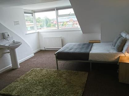 Room in a Shared House, Market Street, S80