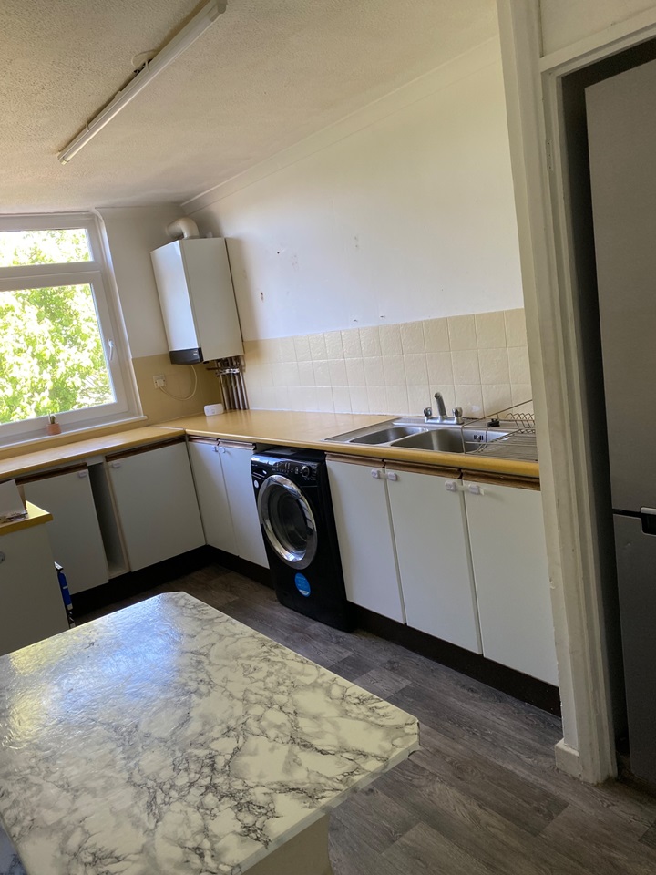 Great Warley, Brentwood 2 Bed Flat, Thorndon Court, CM13 To Rent