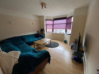 2 Bed Flat, Wilton Avenue, SO15