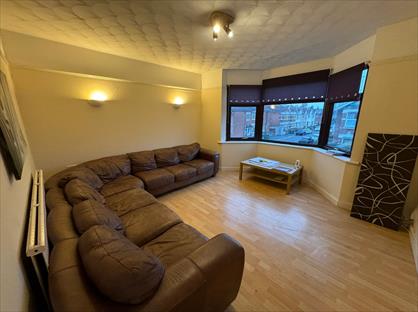 2 Bed Flat, Wilton Avenue, SO15