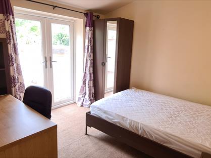 4 Bed Semi-Detached House, Cranbrook Avenue, HU6