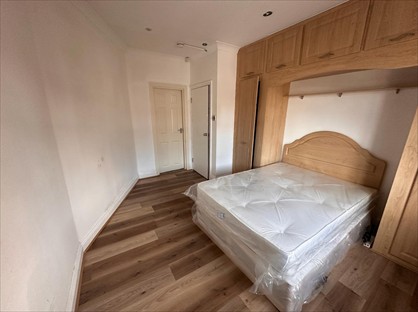 Room in a Shared House, Lyndhurst Gardens, IG2