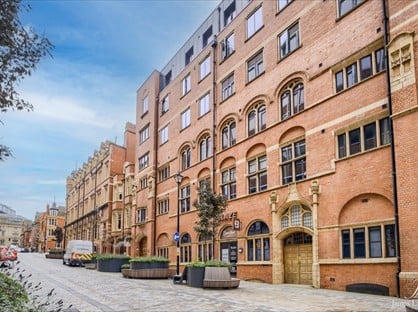 2 Bed Flat, Lightwell, B3