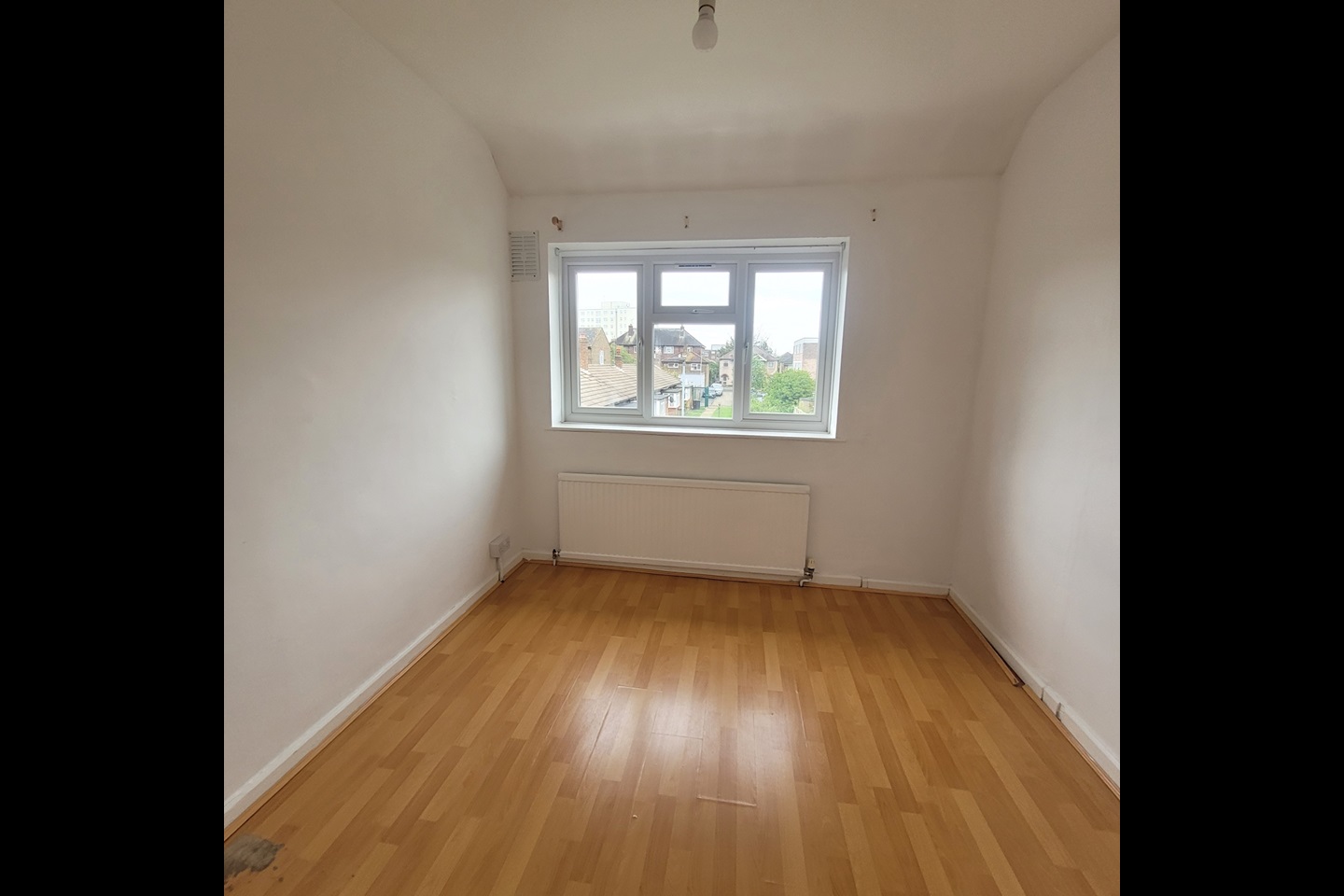 Dagenham 2 Bed Terraced House, Ford Road, RM10 To Rent Now for £