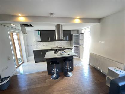 2 Bed Flat, Electric Lane, SW9