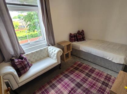 Room in a Shared House, Regent Street, WF1