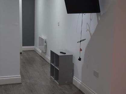 Studio Flat, Windsor House, L7