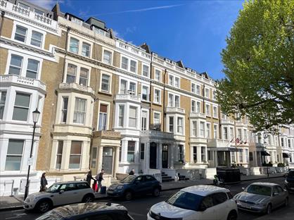 1 Bed Flat, Penywern Road, SW5