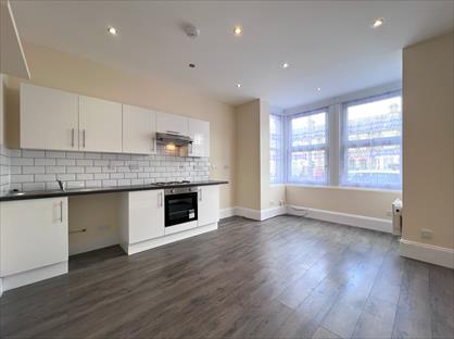 1 Bed Flat, Turners Hill, EN8