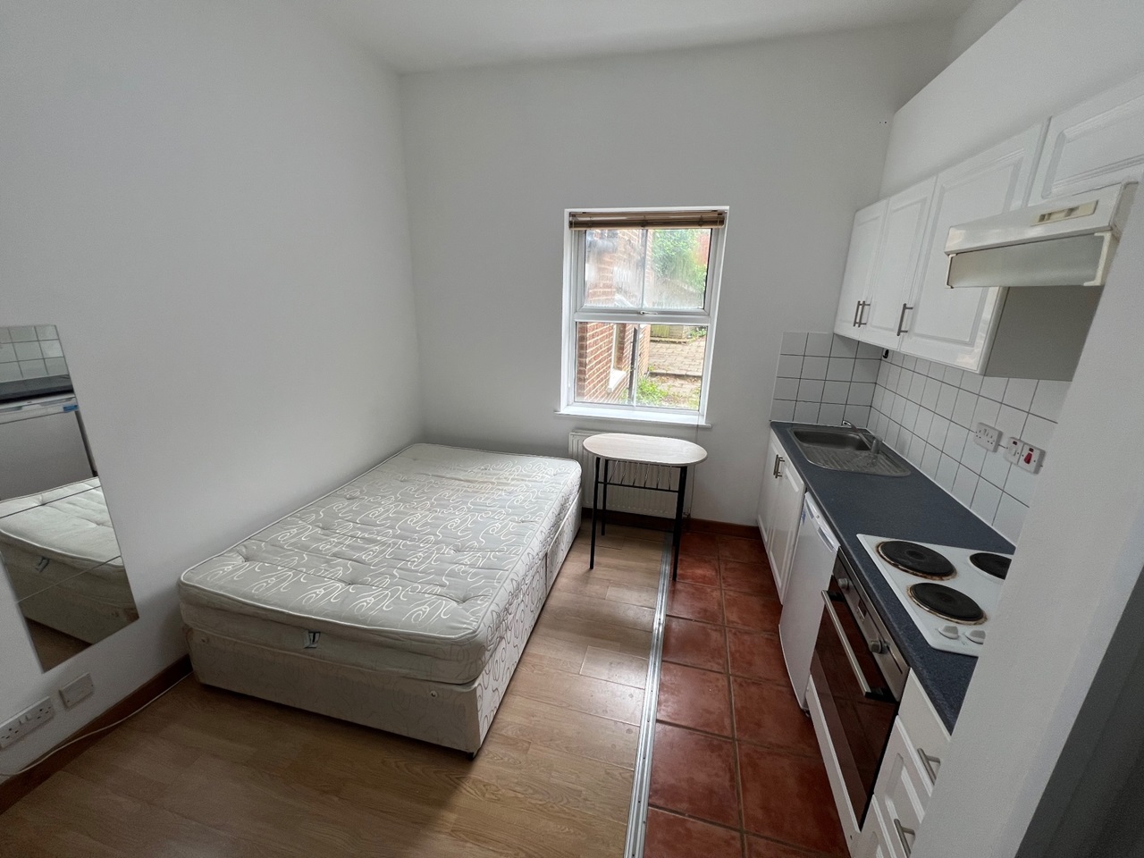 London Bedsit, Crayford Road, N7 To Rent Now for £800.00 p/m