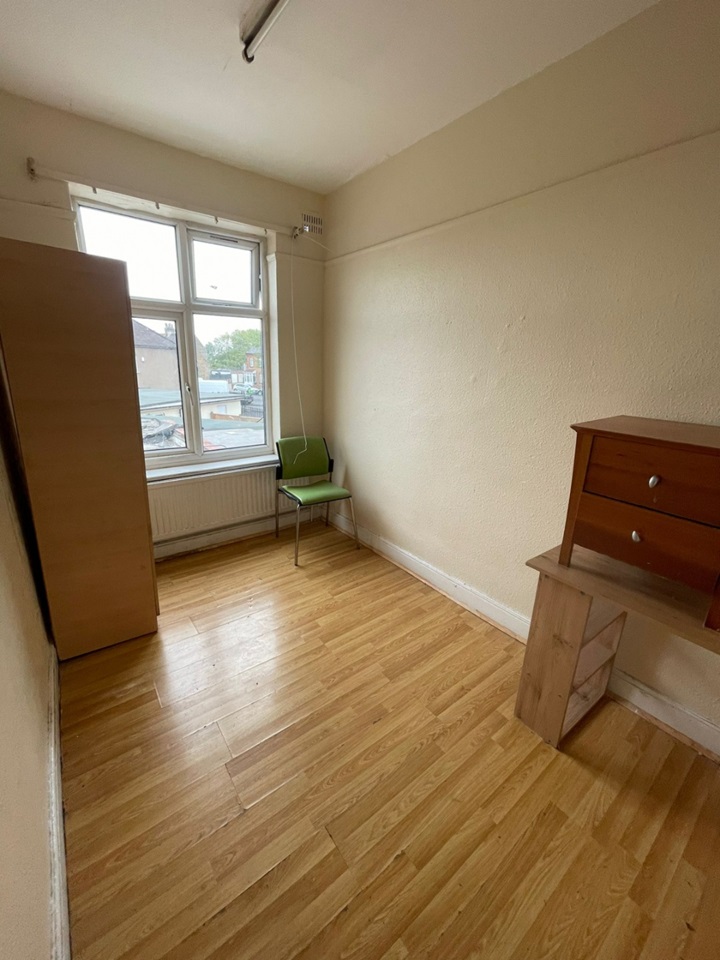 Hounslow 4 Bed Flat, Heston Road, TW5 To Rent Now for £2,200.00 p/m